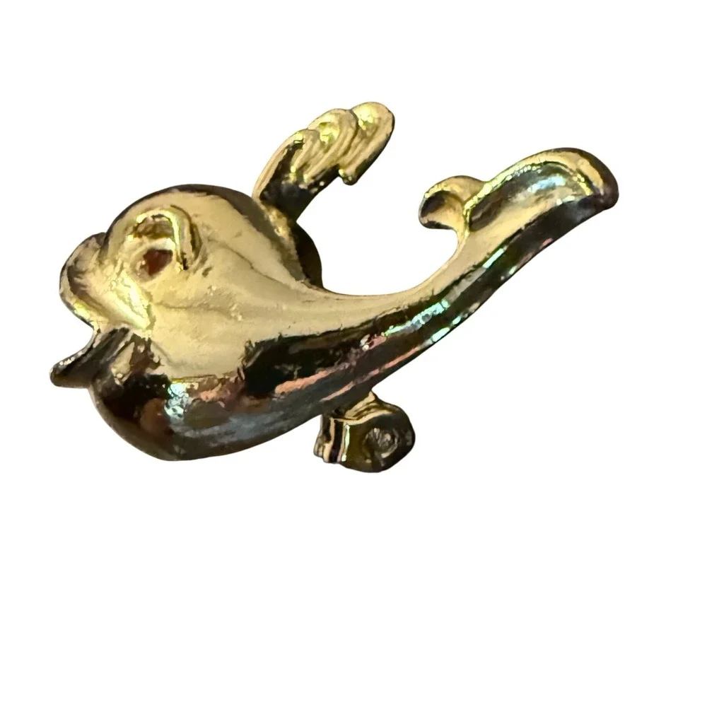 Vintage Gold Tone Whale‎ Pin Brooch with Red Rhinestone Eye Novelty Cute